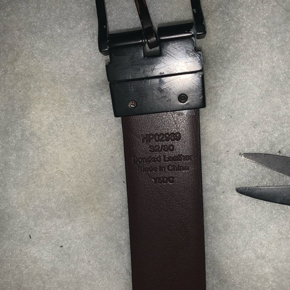 Perry Ellis portfolio reversible belt 32’ - Picture 3 of 3